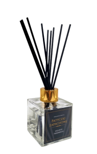 Perfumowany odświeżacz powietrza 100 ml + dekoracyjne patyczki zapachowe  